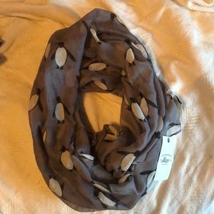 🐧NWT Penguin🐧 Circle Scarf🐧